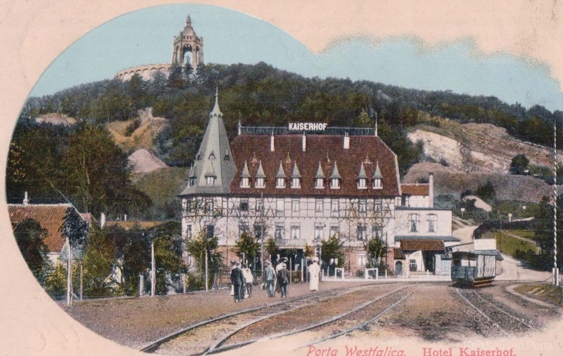 Hotel Kaiserhof mit Straßenbahn